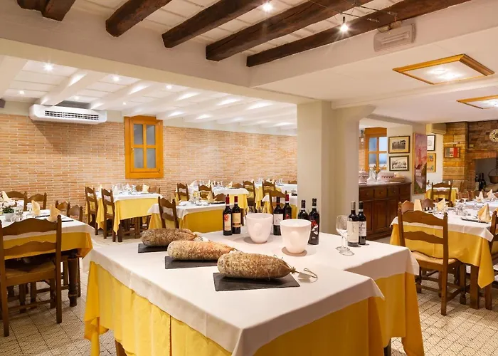 ホテル Ristorante Leon D'oro 2*